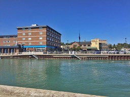 Port Hotel & Shops